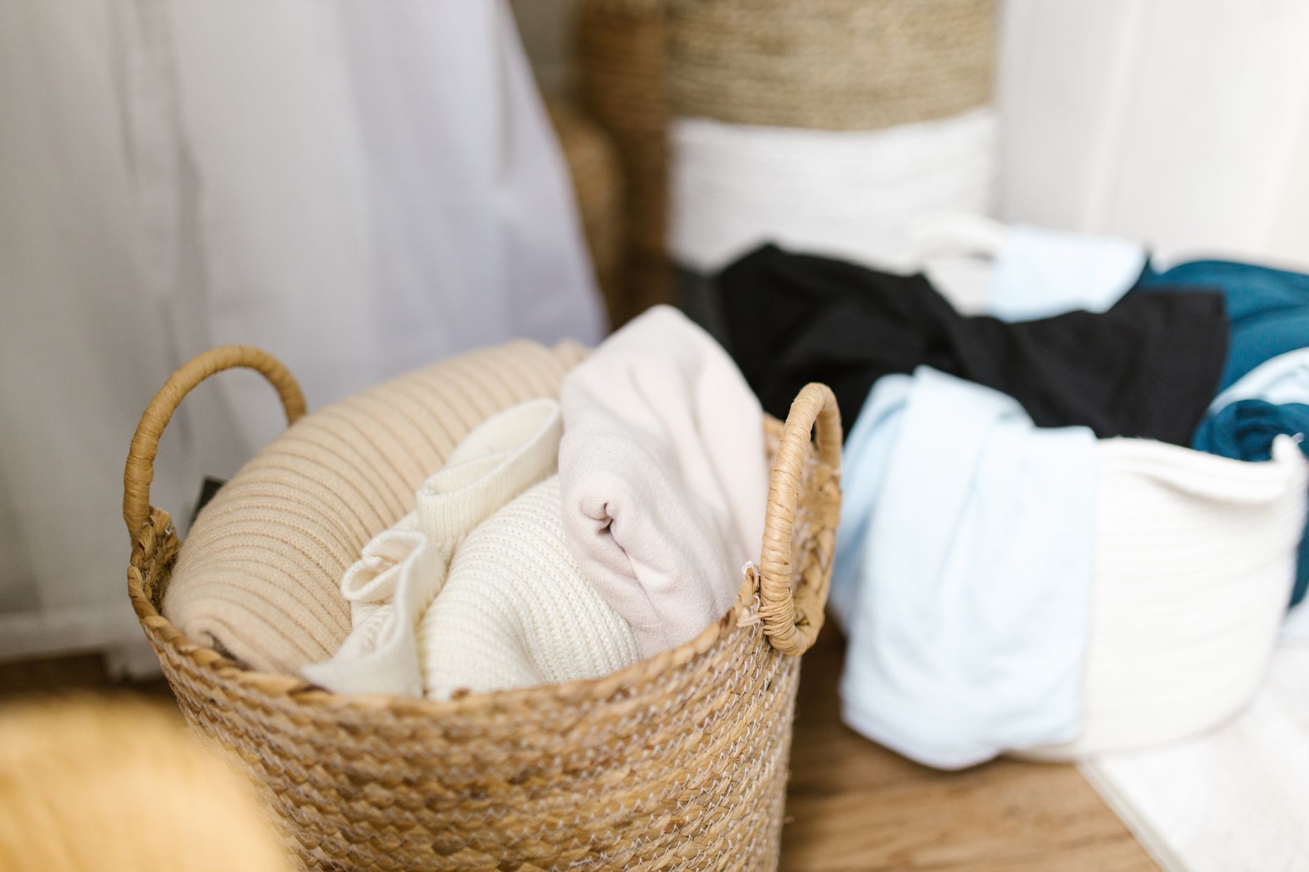Sorting With Three Boxes and a Deadline - storage & sorting
